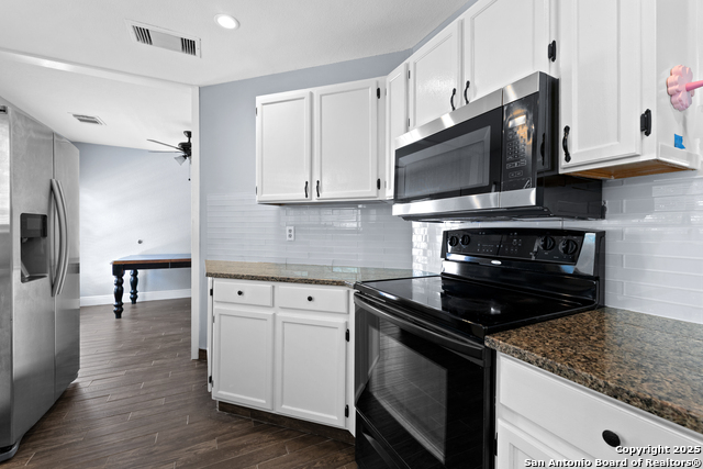 Listing photo id 8 for 12811 Huntsman Lake Dr