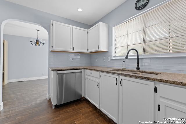 Listing photo id 3 for 12811 Huntsman Lake Dr