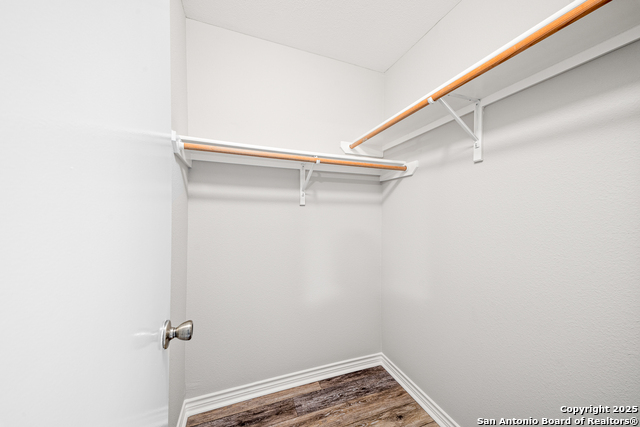 Image 17 of 21 For 7806 Kingsbury Wood 2