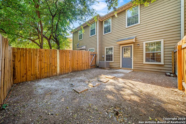 Image 20 of 21 For 7806 Kingsbury Wood 2