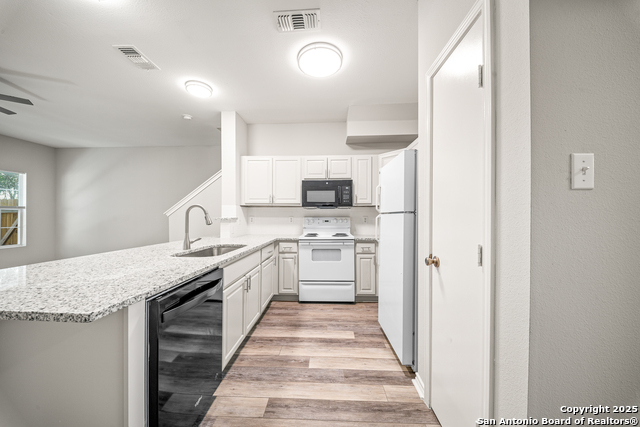 Image 4 of 21 For 7806 Kingsbury Wood 2