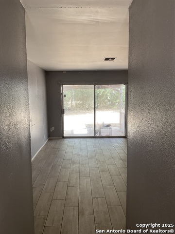 Image 3 of 8 For 7919 Broadwick