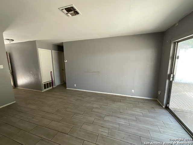 Image 4 of 8 For 7919 Broadwick