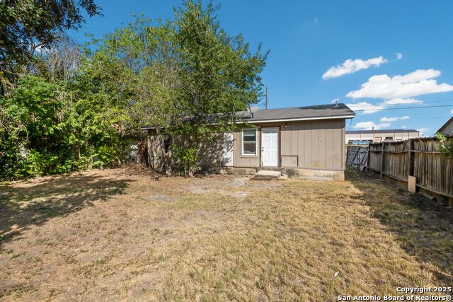 Image 15 of 16 For 638 Hood