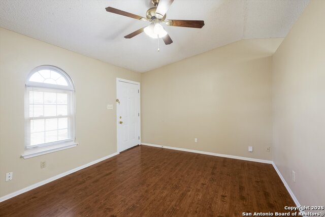 Image 5 of 16 For 638 Hood