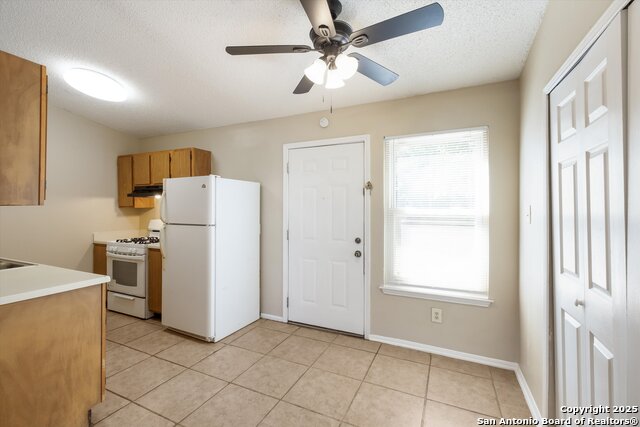 Image 6 of 16 For 638 Hood