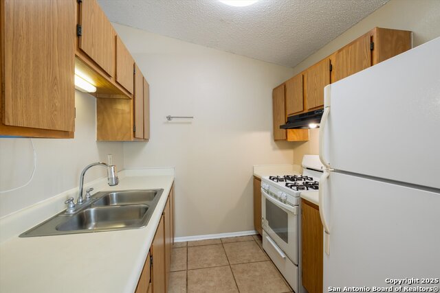 Image 8 of 16 For 638 Hood