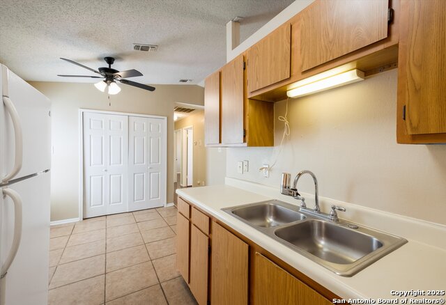 Image 9 of 16 For 638 Hood