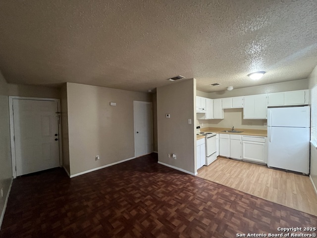 Image 3 of 12 For 300 Moursund Blvd.  4