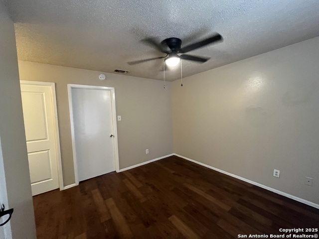 Image 8 of 12 For 300 Moursund Blvd.  4