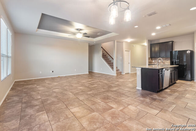 Image 7 of 20 For 730 Trinity Star