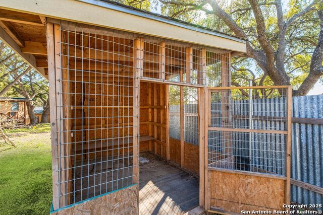 Image 27 of 30 For 626 Flintstone Dr