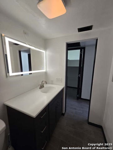 Image 15 of 26 For 8401 New Braunfels N 106a