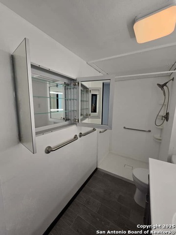 Image 16 of 26 For 8401 New Braunfels N 106a