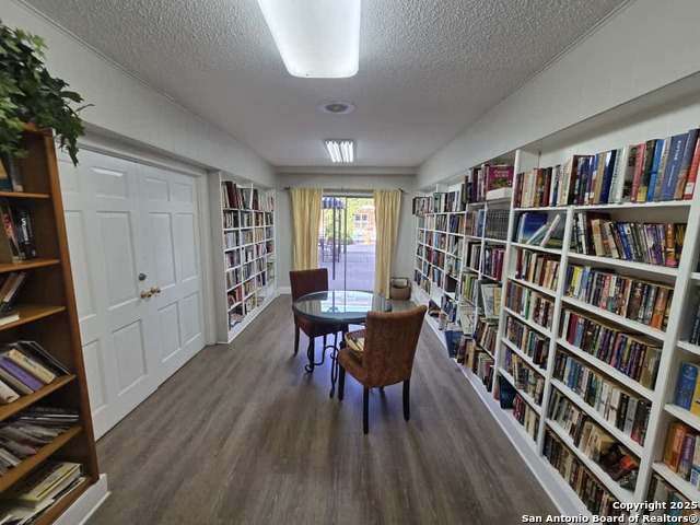 Image 20 of 26 For 8401 New Braunfels N 106a