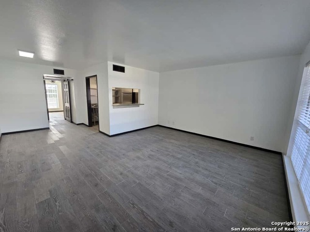 Image 5 of 26 For 8401 New Braunfels N 106a