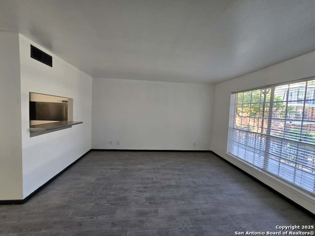 Image 6 of 26 For 8401 New Braunfels N 106a