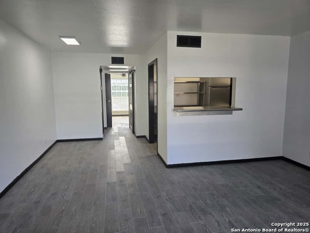 Image 7 of 26 For 8401 New Braunfels N 106a