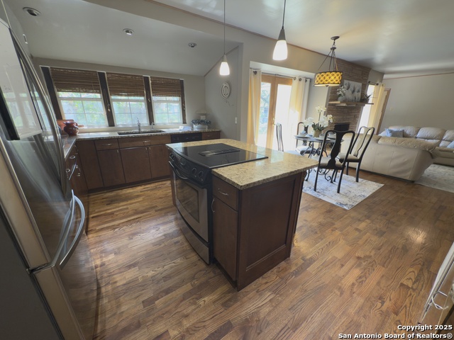 Listing photo id 1 for 11022 Dreamland