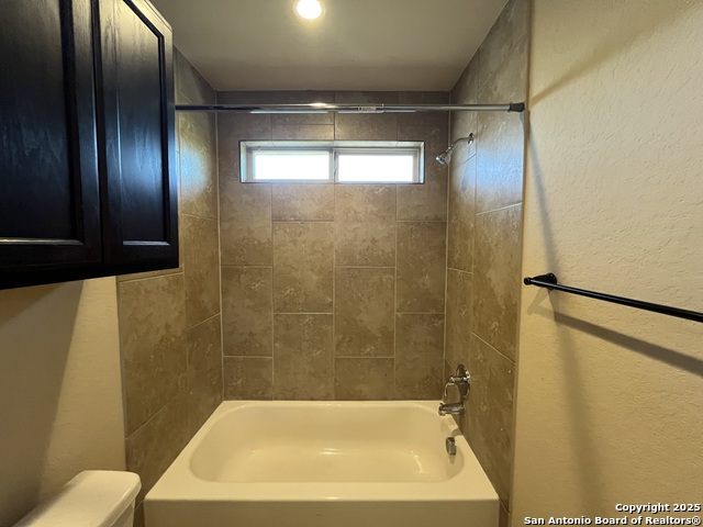 Image 17 of 26 For 6846 Lakeview Dr.  102