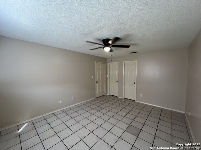 Image 11 of 22 For 5619 Lakebend West  B