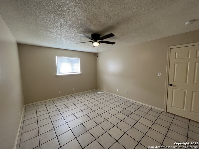 Image 13 of 22 For 5619 Lakebend West  B