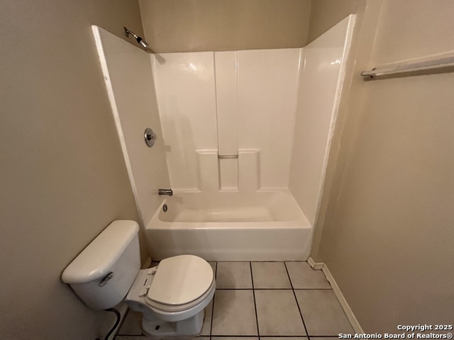 Image 14 of 22 For 5619 Lakebend West  B