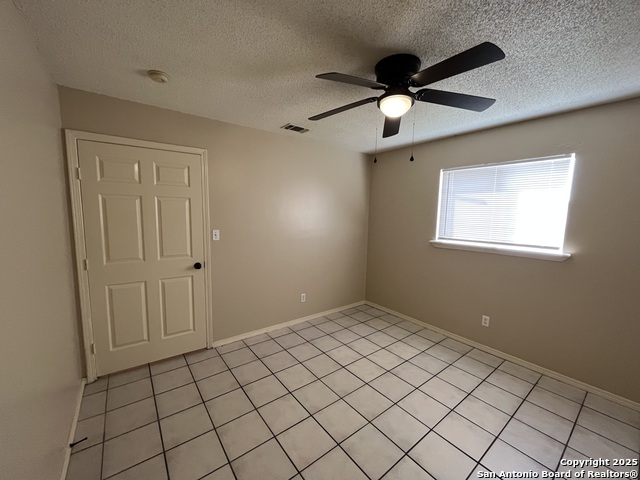 Image 17 of 22 For 5619 Lakebend West  B