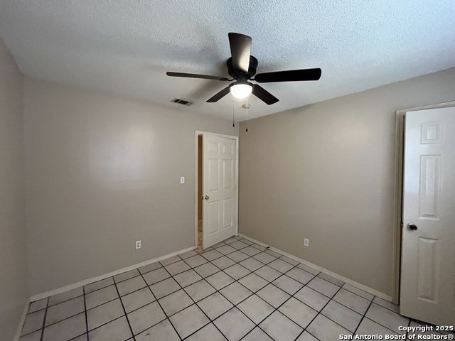 Image 18 of 22 For 5619 Lakebend West  B