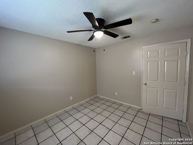 Image 19 of 22 For 5619 Lakebend West  B