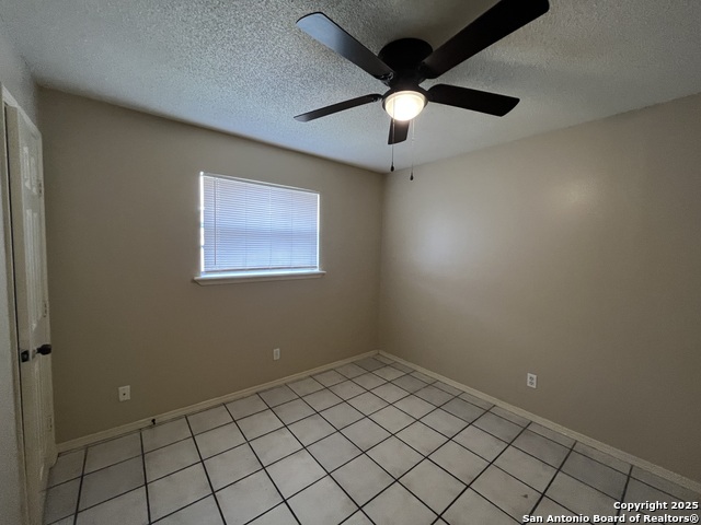 Image 20 of 22 For 5619 Lakebend West  B