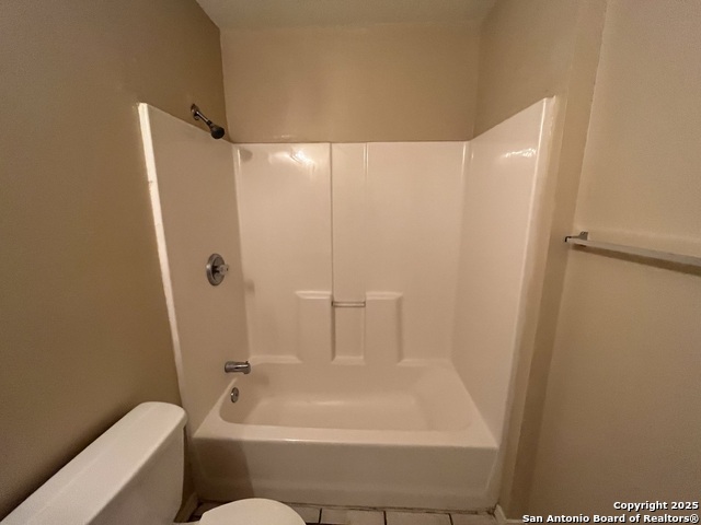 Image 21 of 22 For 5619 Lakebend West  B