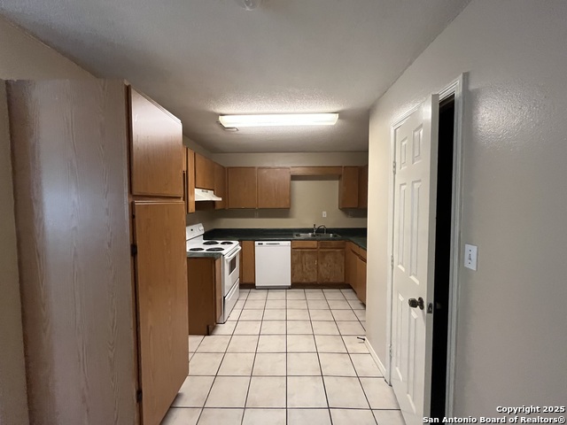 Image 6 of 22 For 5619 Lakebend West  B