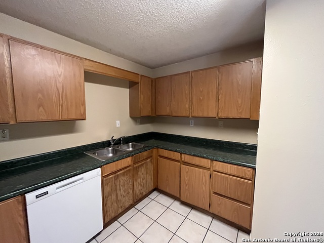 Image 8 of 22 For 5619 Lakebend West  B