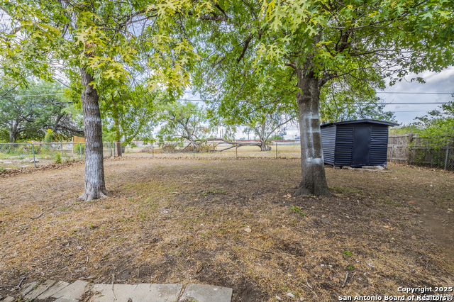 Image 6 of 12 For 219 Bushick