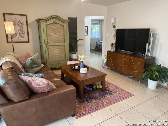 Listing photo id 1 for 135 Oak Grove