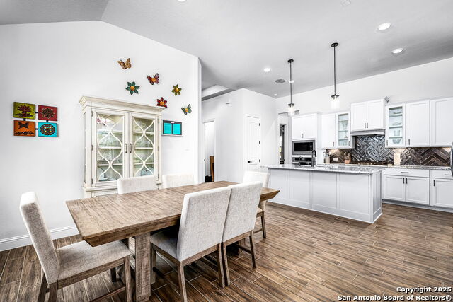 Listing photo id 11 for 1420 Quarry Rock