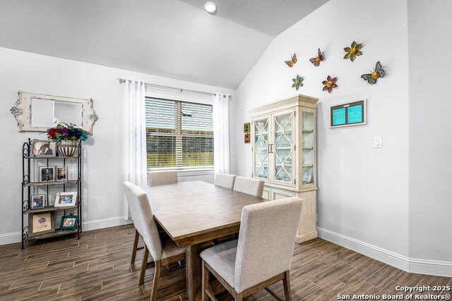 Listing photo id 12 for 1420 Quarry Rock