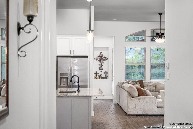 Listing photo id 3 for 1420 Quarry Rock