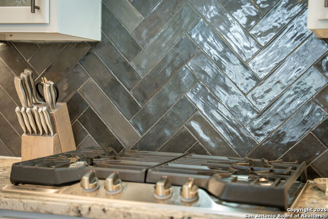 Listing photo id 5 for 1420 Quarry Rock