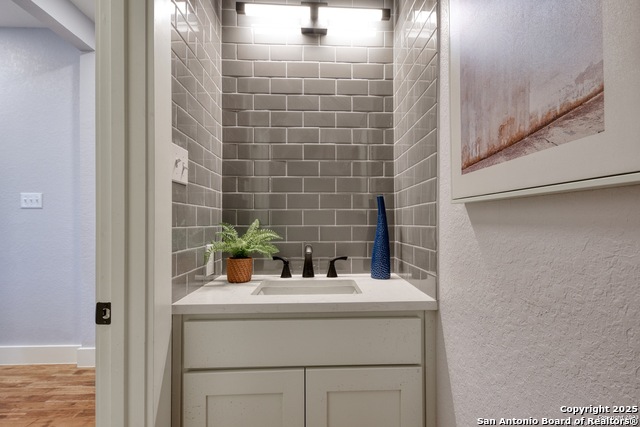 Image 3 of 22 For 1659 Center Street N