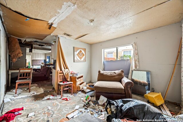 Listing photo id 4 for 1026 Fitch  