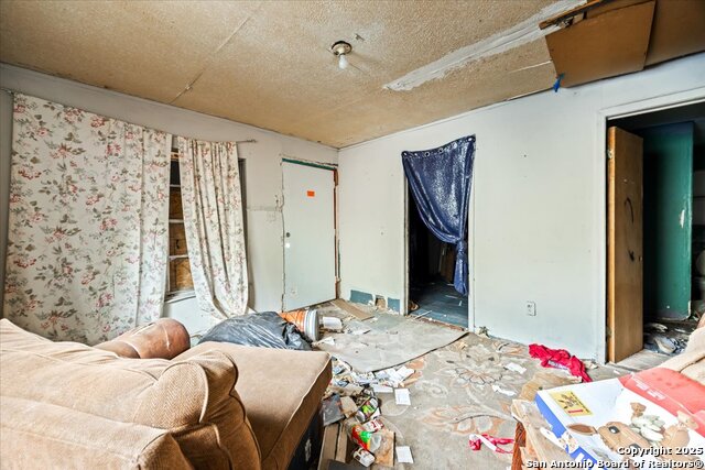 Listing photo id 5 for 1026 Fitch  