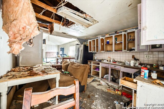 Listing photo id 6 for 1026 Fitch  