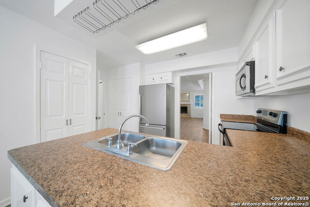 Image 18 of 30 For 8415 Fredericksburg Rd  704