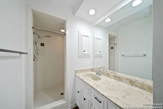 Image 27 of 30 For 8415 Fredericksburg Rd  704