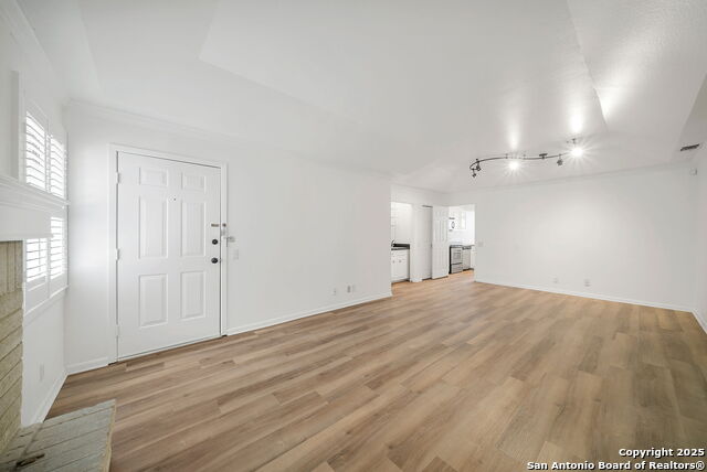 Image 8 of 30 For 8415 Fredericksburg Rd  704