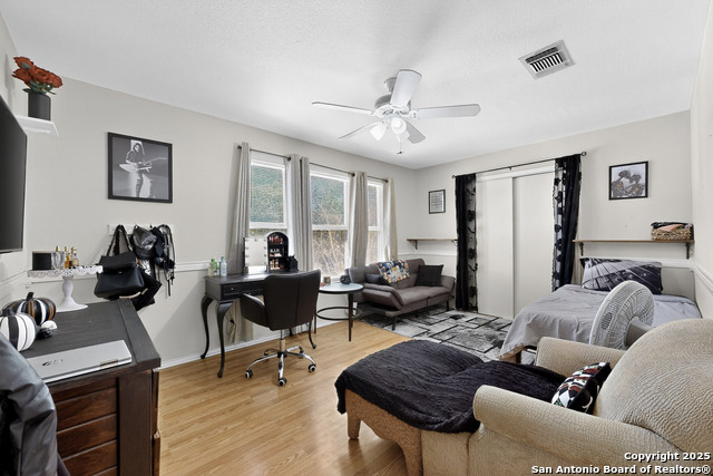 Image 15 of 21 For 3324 Sherwin Dr.