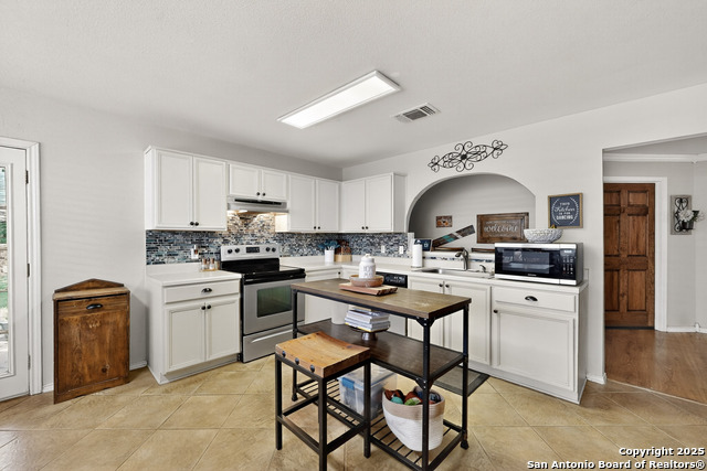 Image 6 of 21 For 3324 Sherwin Dr.