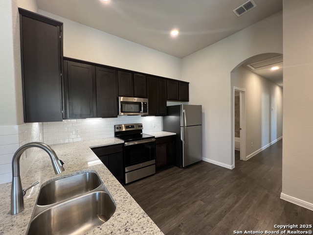 Image 9 of 18 For 621 Heathers Way